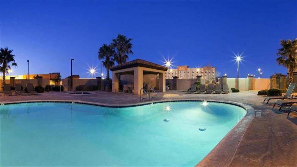 Holiday Inn Express Hotel & Suites Barstow By Ihg Bagian luar foto