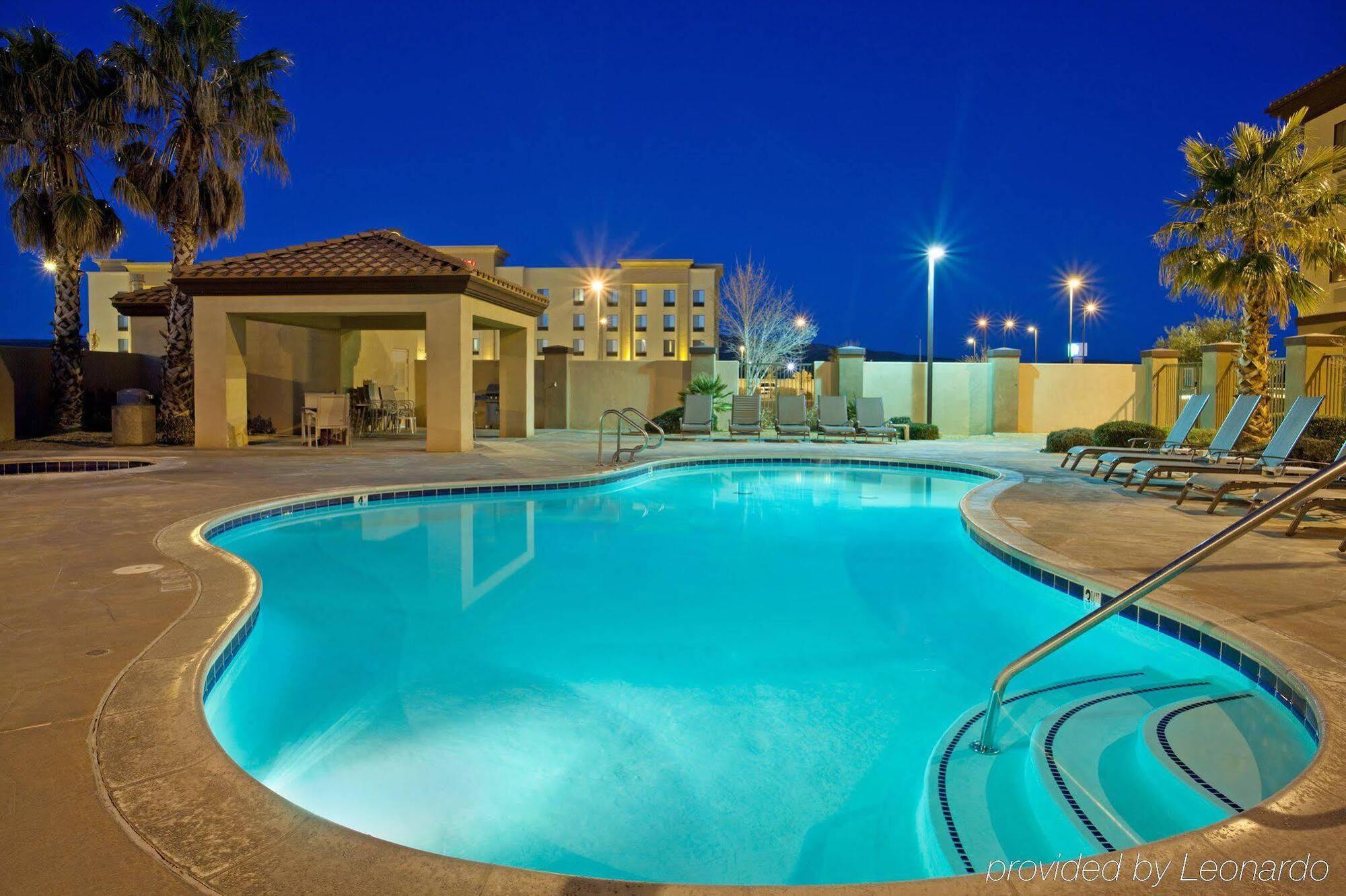 Holiday Inn Express Hotel & Suites Barstow By Ihg Bagian luar foto